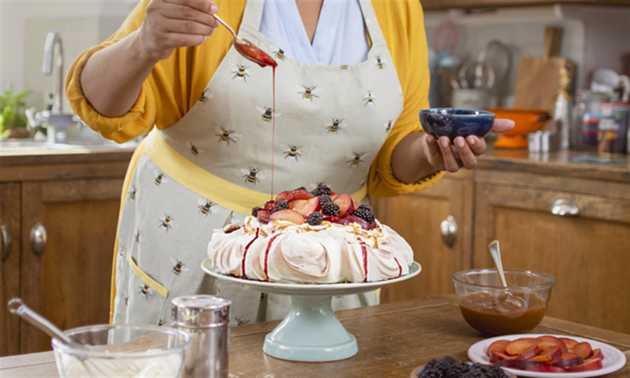 Chocolate, Blackberry & Caramel Pavlova Recipe | Dr. Oetker