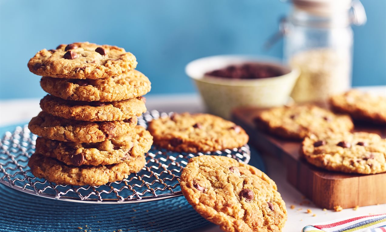 Oaty Cookies with Chocolate Chips Recipe | Dr. Oetker