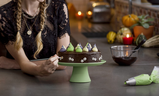 This Hershey's Kiss Cake is a Chocoholic's Dream - The Soccer Mom Blog