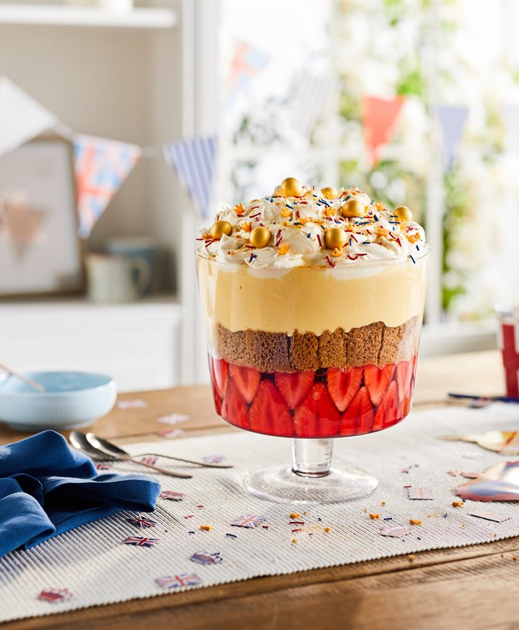 Salted Caramel & Praline 'Golden Egg' Trifle Recipe | Dr. Oetker