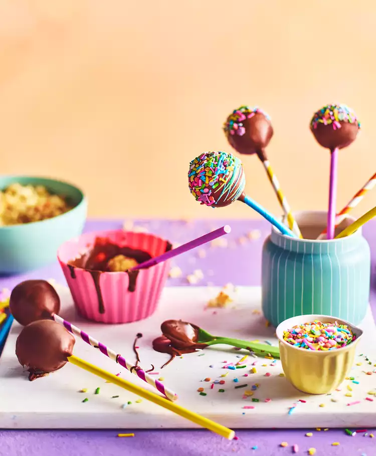 How to Make Cake Pops With Children - Easy Cake Pops Recipe