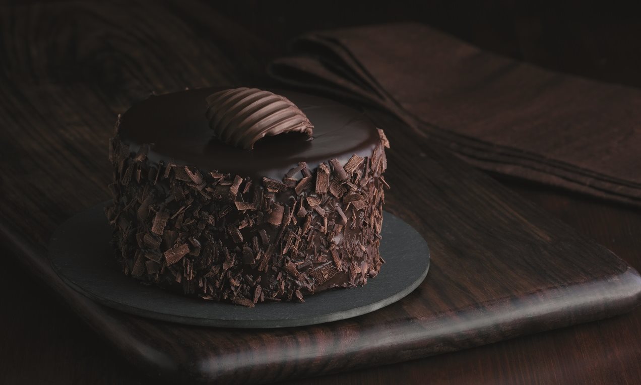 Mini Dark Chocolate and Hazelnut Cake Recipe | Dr. Oetker