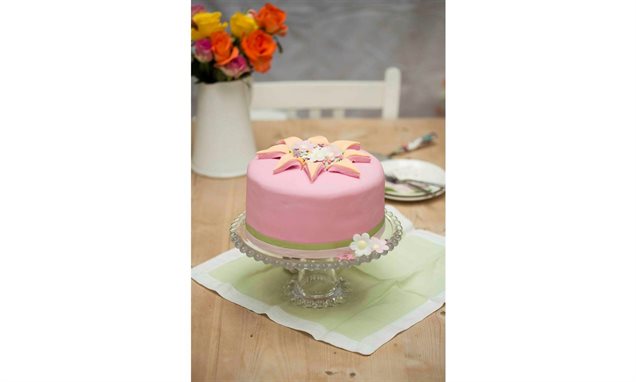 Exploding cake - Decorated Cake by Carol - CakesDecor