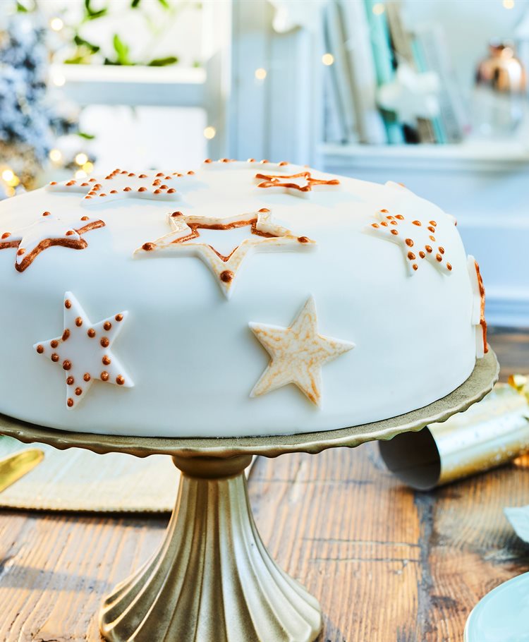 Winter Cake - White Christmas Cake with Red Berries Recipe