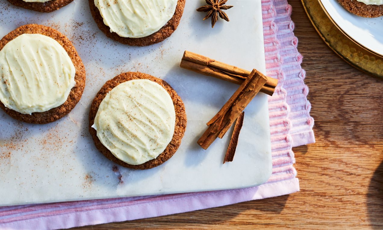 White Chocolate Chai Sugar Cookies Recipe | Dr. Oetker