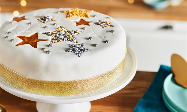 10 Easy Christmas Cakes For Your Christmas Party - Find Your Cake  Inspiration