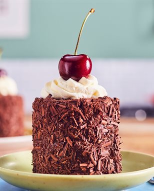 How To Make Black Forest Gateau – The Ultimate Chocolate And Cherry Cream  Cake