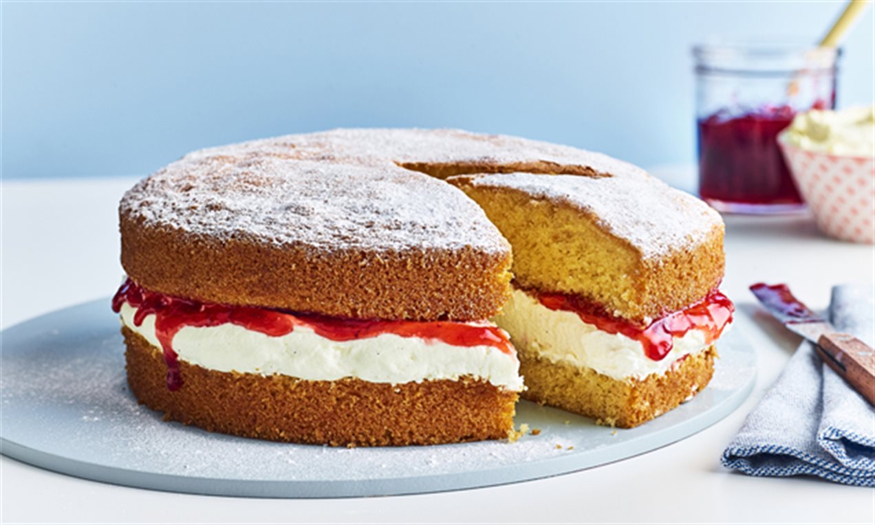 Strawberry Cream Victoria Sponge Cake recipe | BerryWorld