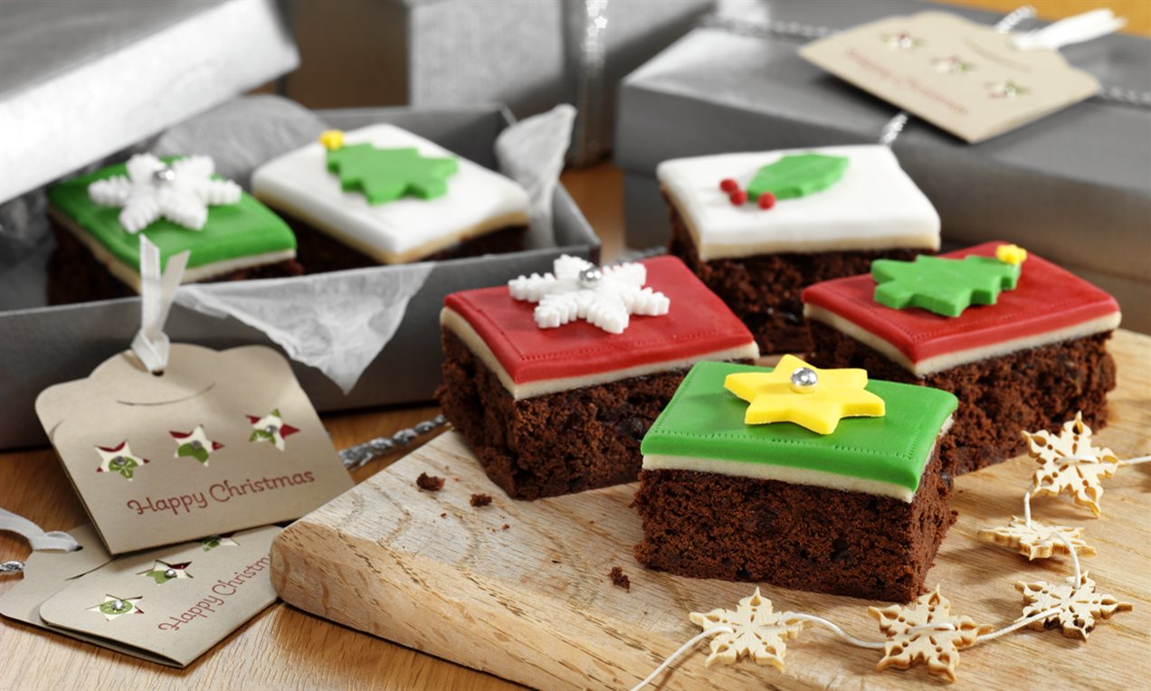 Christmas Cake Brownies Recipe | Dr. Oetker