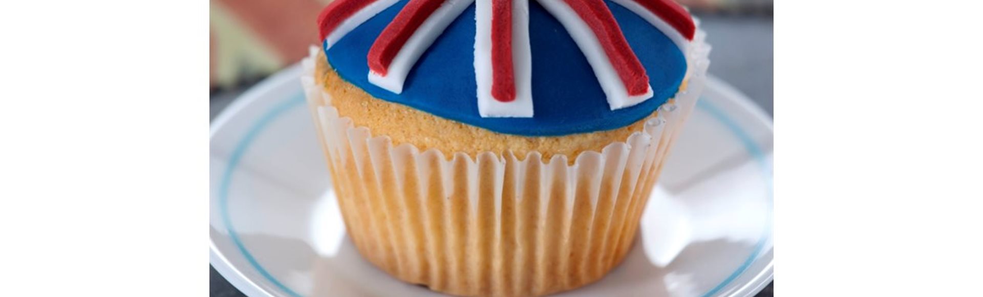 10 Muffinförmchen Cupcake Weiß Kuchen Hüllen Papierförmchen Wrapper
