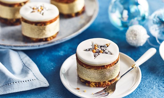 Mini Shining Star Christmas Cakes - Queen Fine Foods