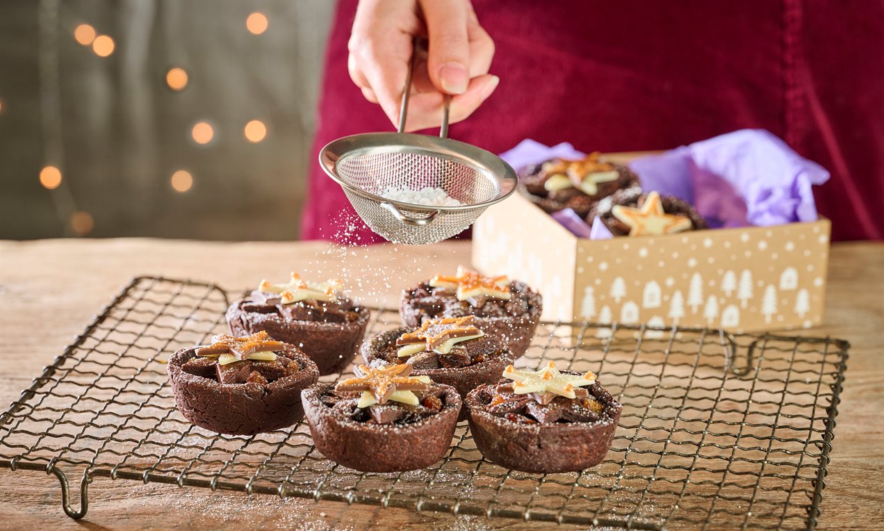 Chocolate and Ginger Mince Pies Recipe | Dr. Oetker