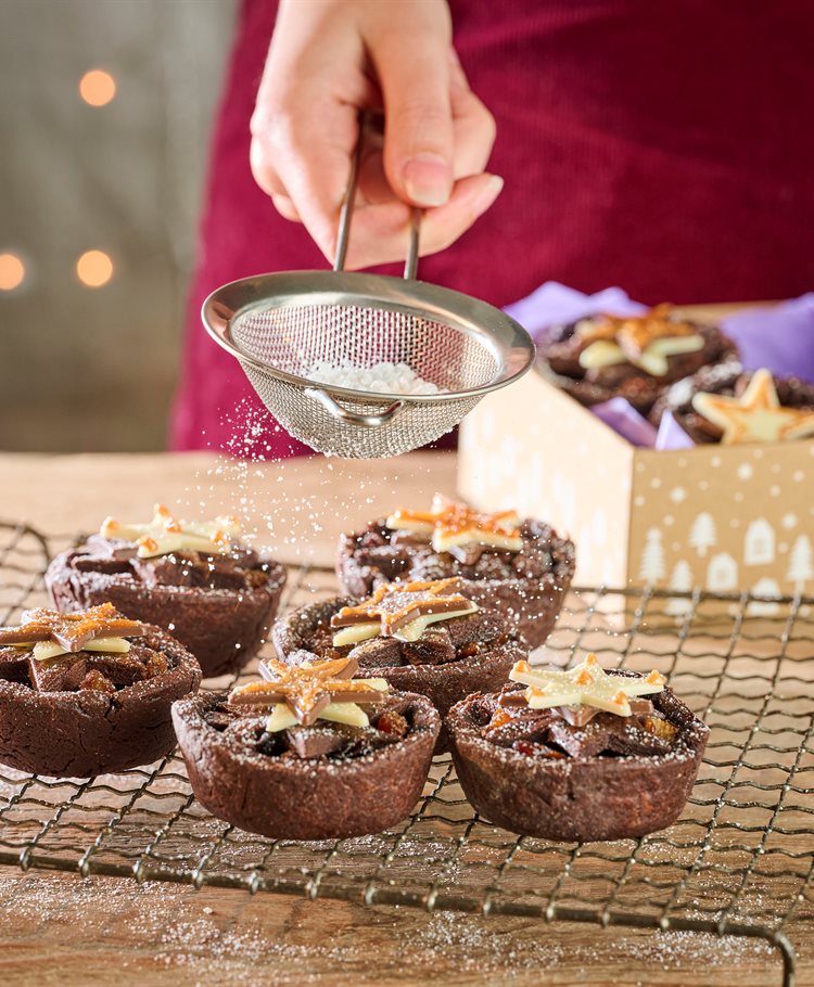 Christmas Sweet Mince Pies - Culinary Ginger