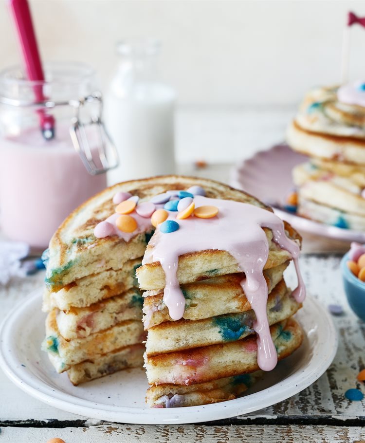 Unicorn Chip Pancakes with Marshmallow Sauce Recipe | Dr. Oetker