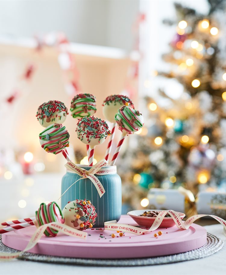 CAKE POPS  Holiday themed cakes, Christmas cake pops diy, Holiday cake pop