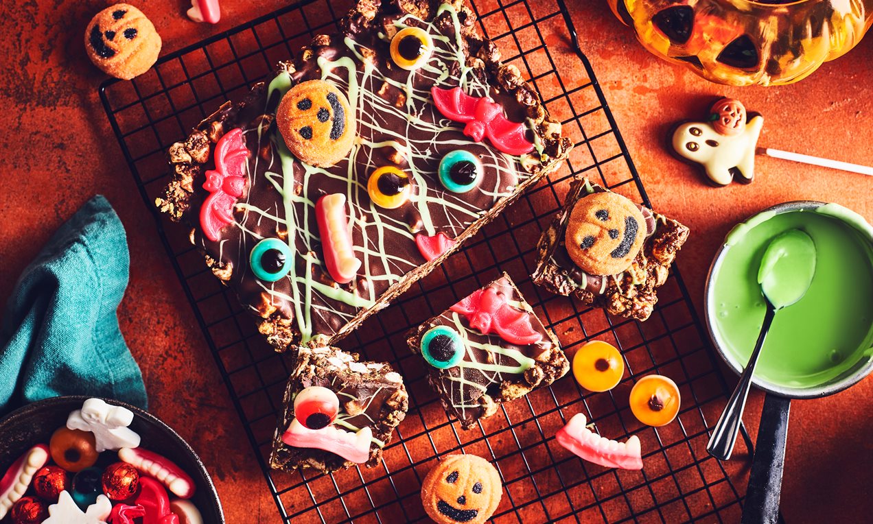 Halloween Rocky Road Recipe Recipe | Dr. Oetker