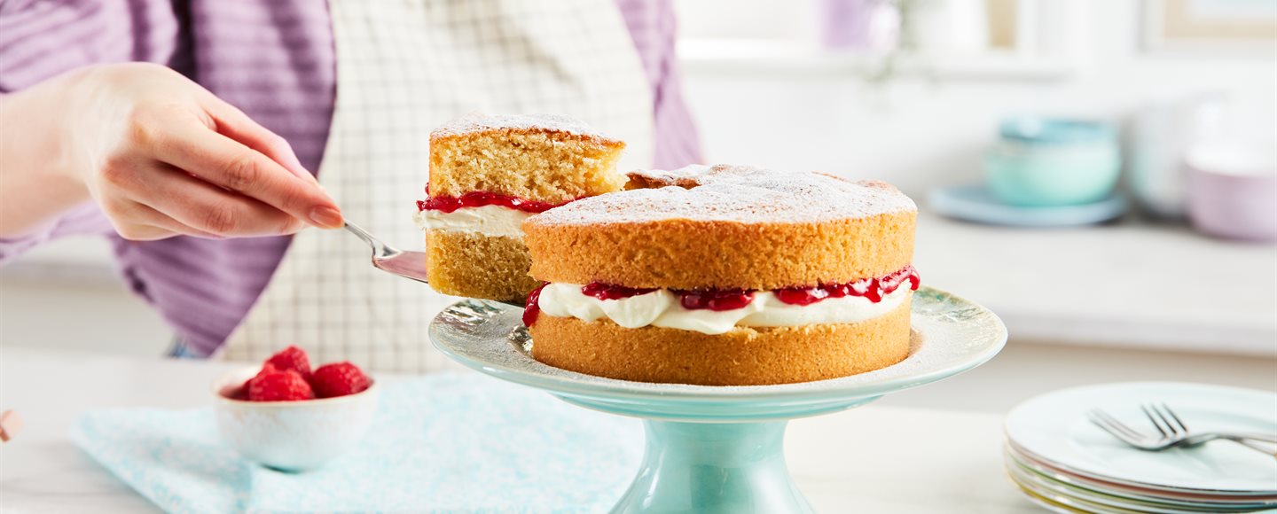 The Perfect Victoria Sponge Recipe - Notes From A Stylist