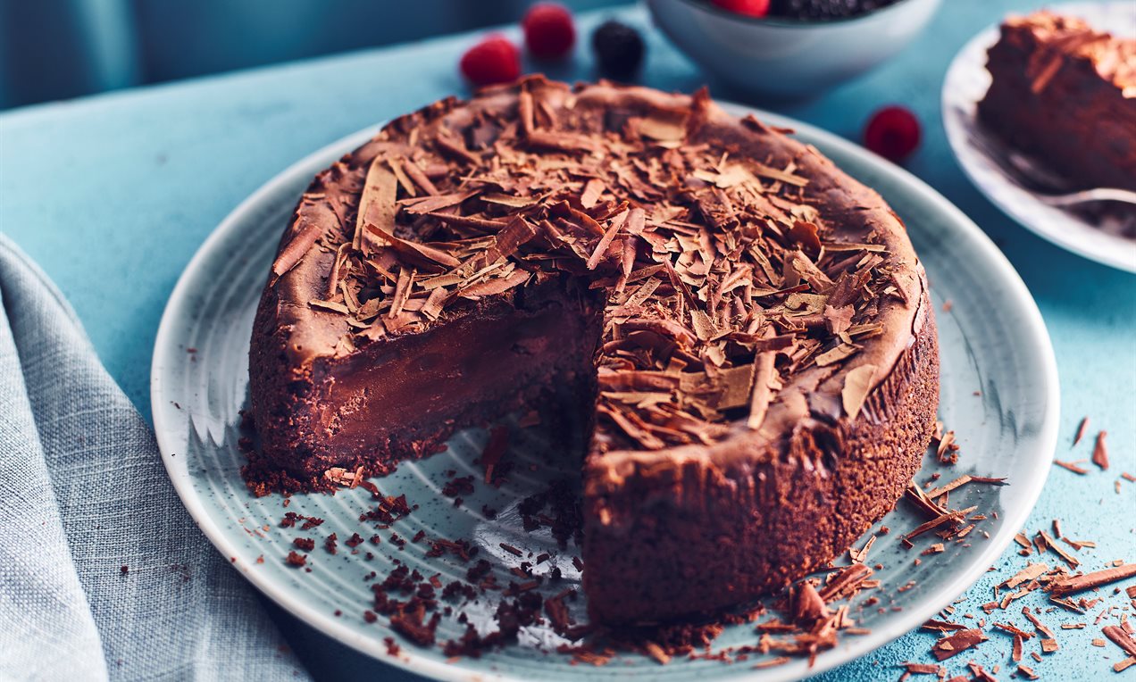 Indulgent Baked Chocolate Cheesecake Recipe | Dr. Oetker