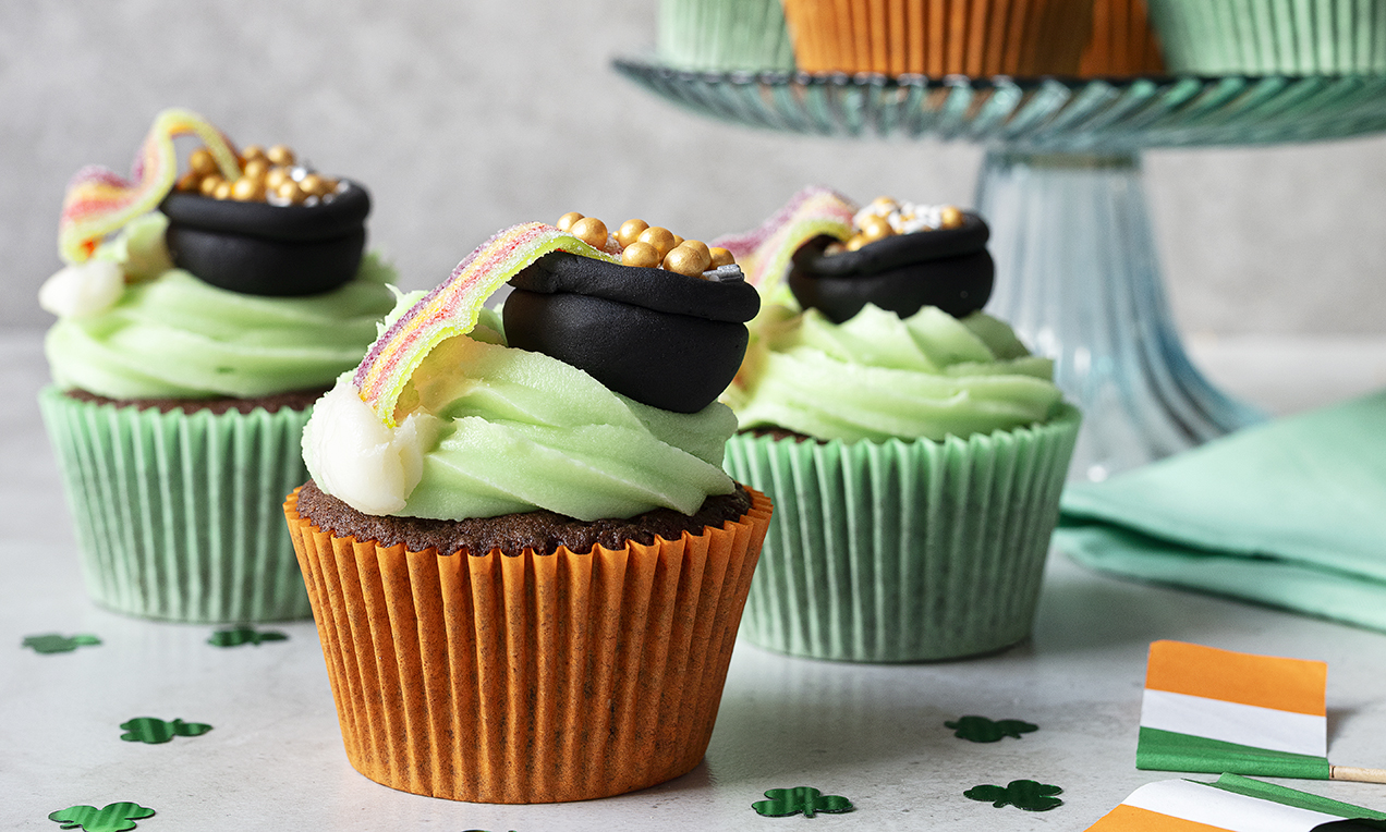 St Patrick's Day Pot of Gold Cupcakes Recipe Dr. Oetker